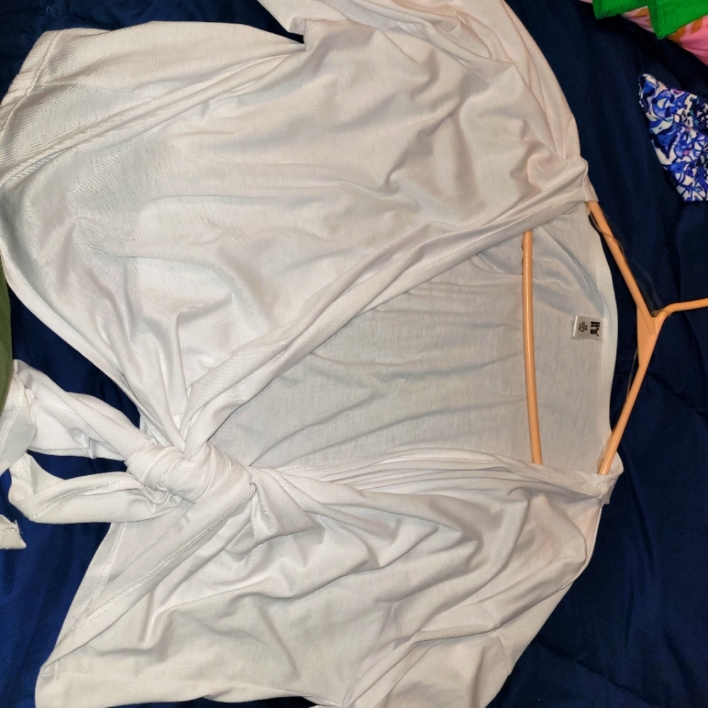 White short tied cover